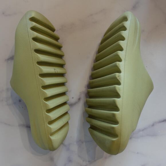 adidas Yeezy Slide Shoes Mens Size 7 Green Foam Slip On Sandals Ridged Outsole - Picture 3 of 7